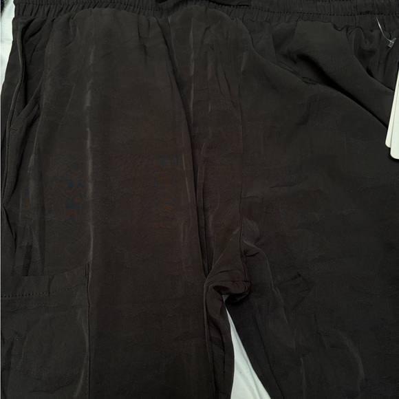 Nice nylons black material jogger style but nice enough to wear otherwise - Picture 2 of 4